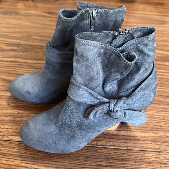 Nine West Shoes - Nine West Grey Heel Booties Size 8